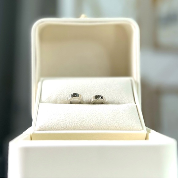 NWOT Fashion Jewelry Men’s Sterling Silver Huggie Earring Set - Picture 3 of 5